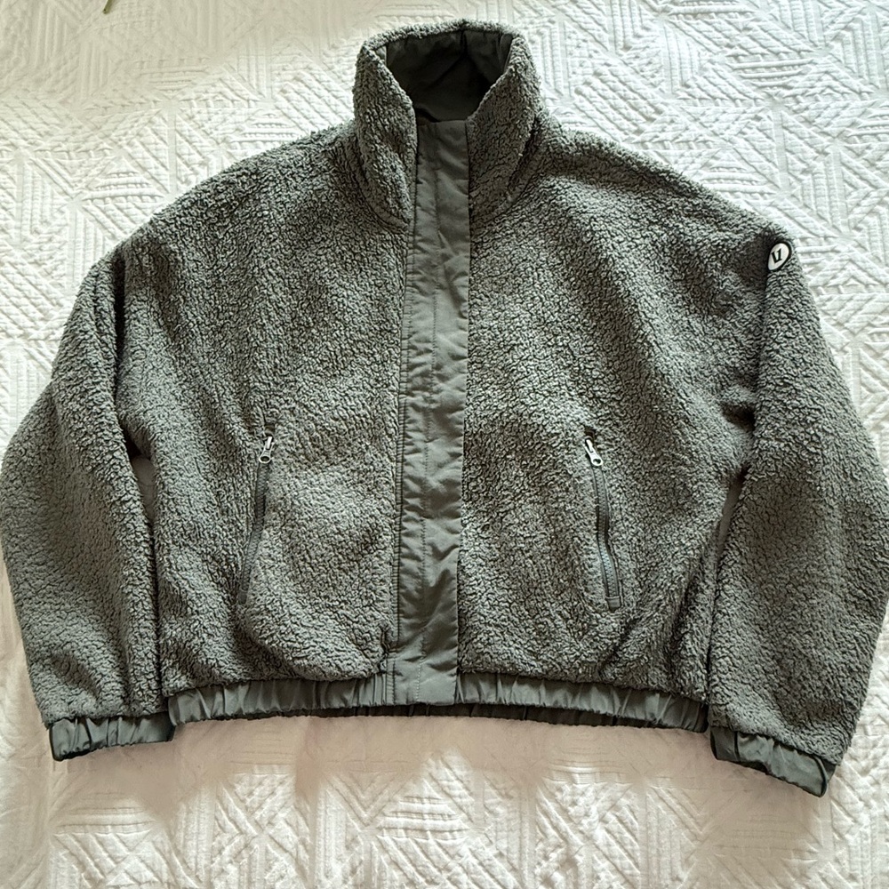 Vuori Women’s Sherpa Jacket in Dusty Pine - Picture 5 of 7